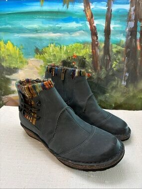 Aetrex Women's Teal Ankle Boots with Multicolor Knit Collar